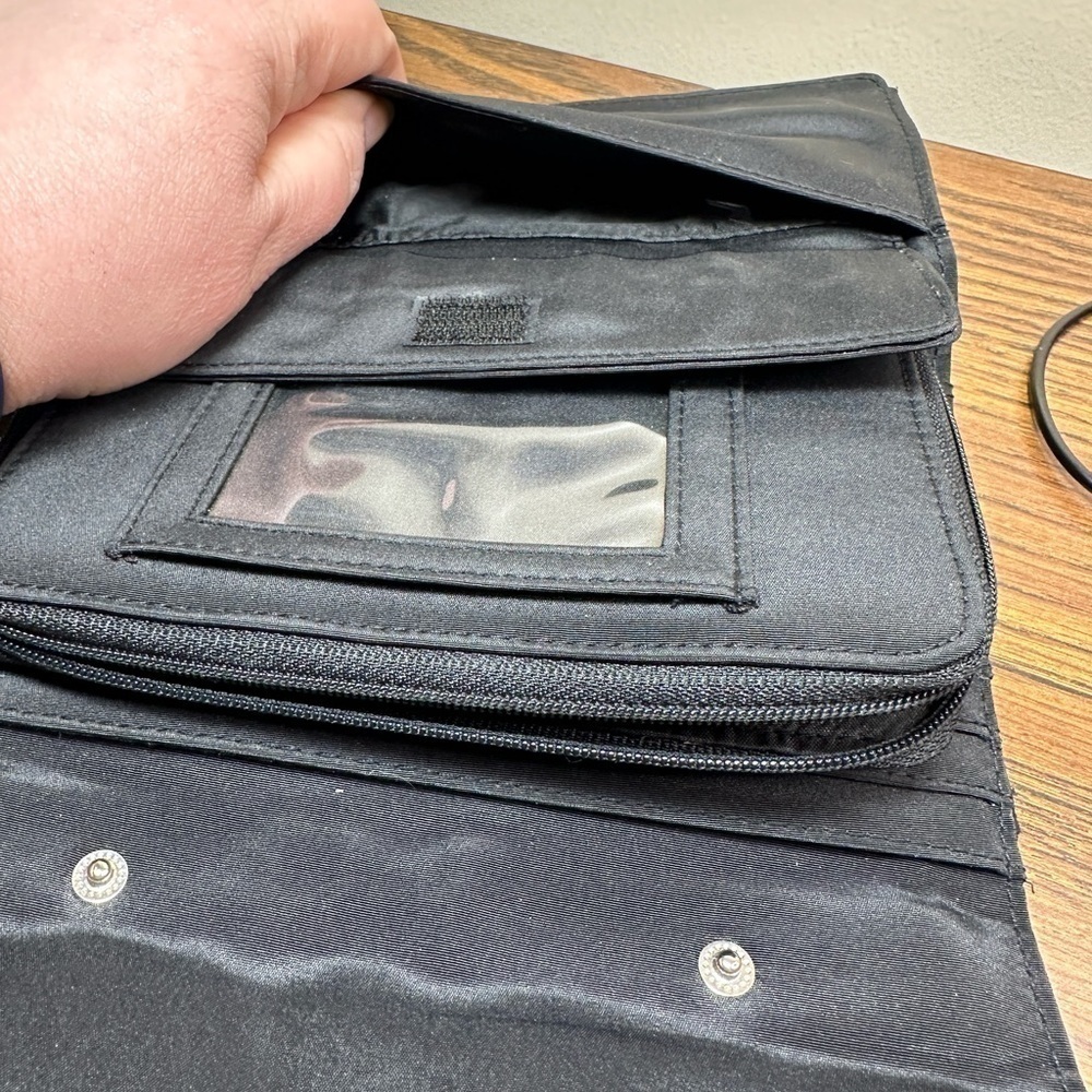 Liz‎ Clairborne Large Black PVC Wallet in Good Condition - Picture 3 of 9